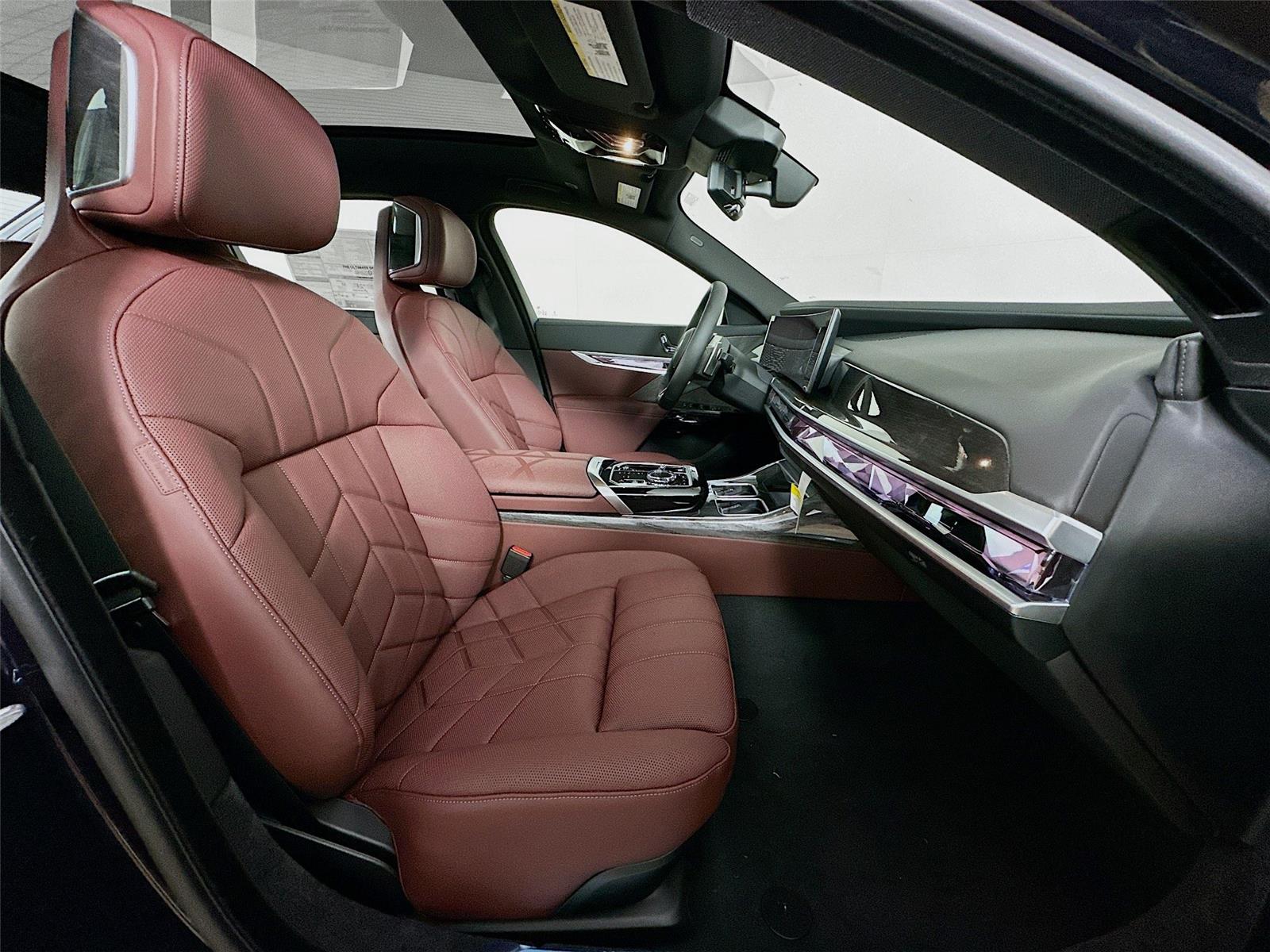 2026 Bmw 750e photo 28