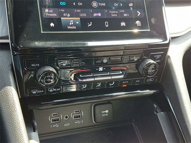 2023 Jeep Grand Cherokee Altitude photo 13
