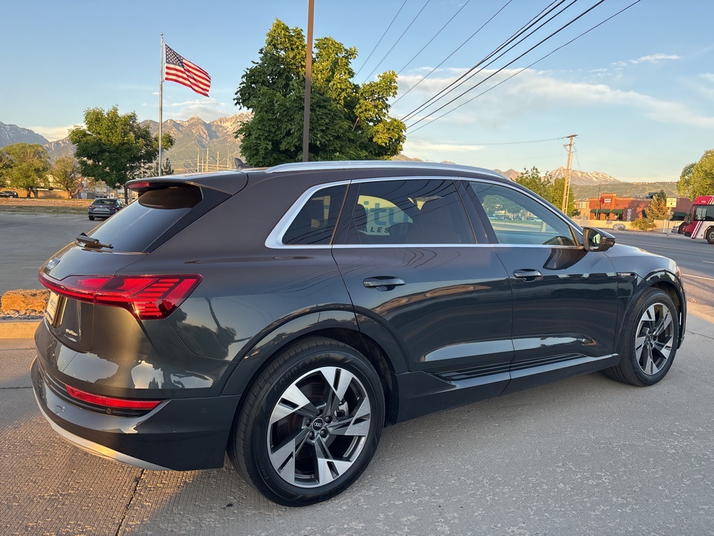 2021 Audi e-tron Premium Plus photo 4