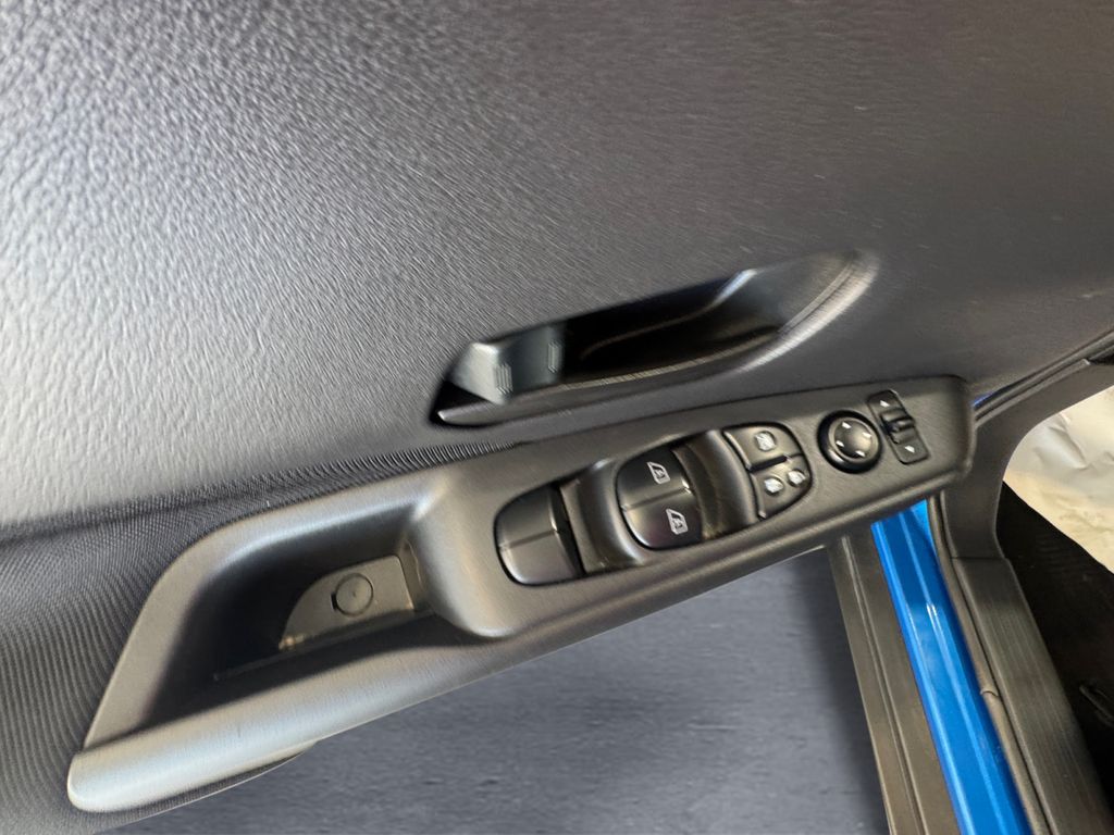 2023 Nissan Kicks S photo 12