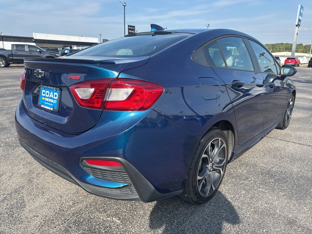 2019 Chevrolet Cruze LT photo 2