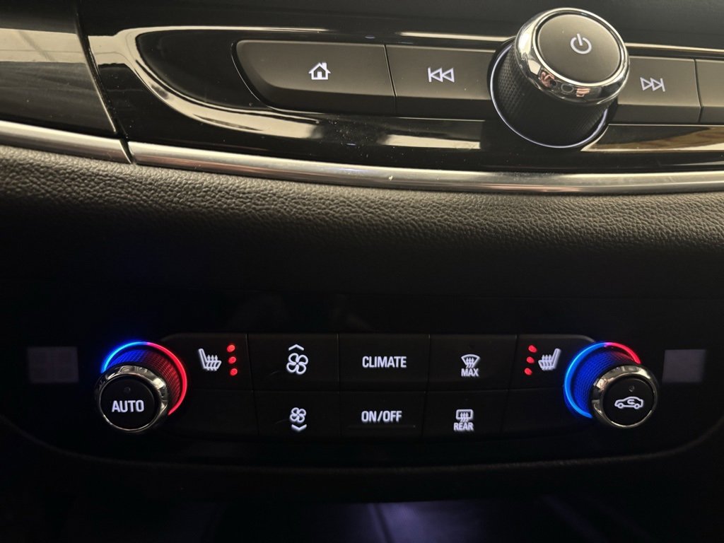 2021 Buick Enclave Essence photo 3