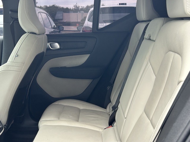 2024 Volvo XC40 Plus photo 13