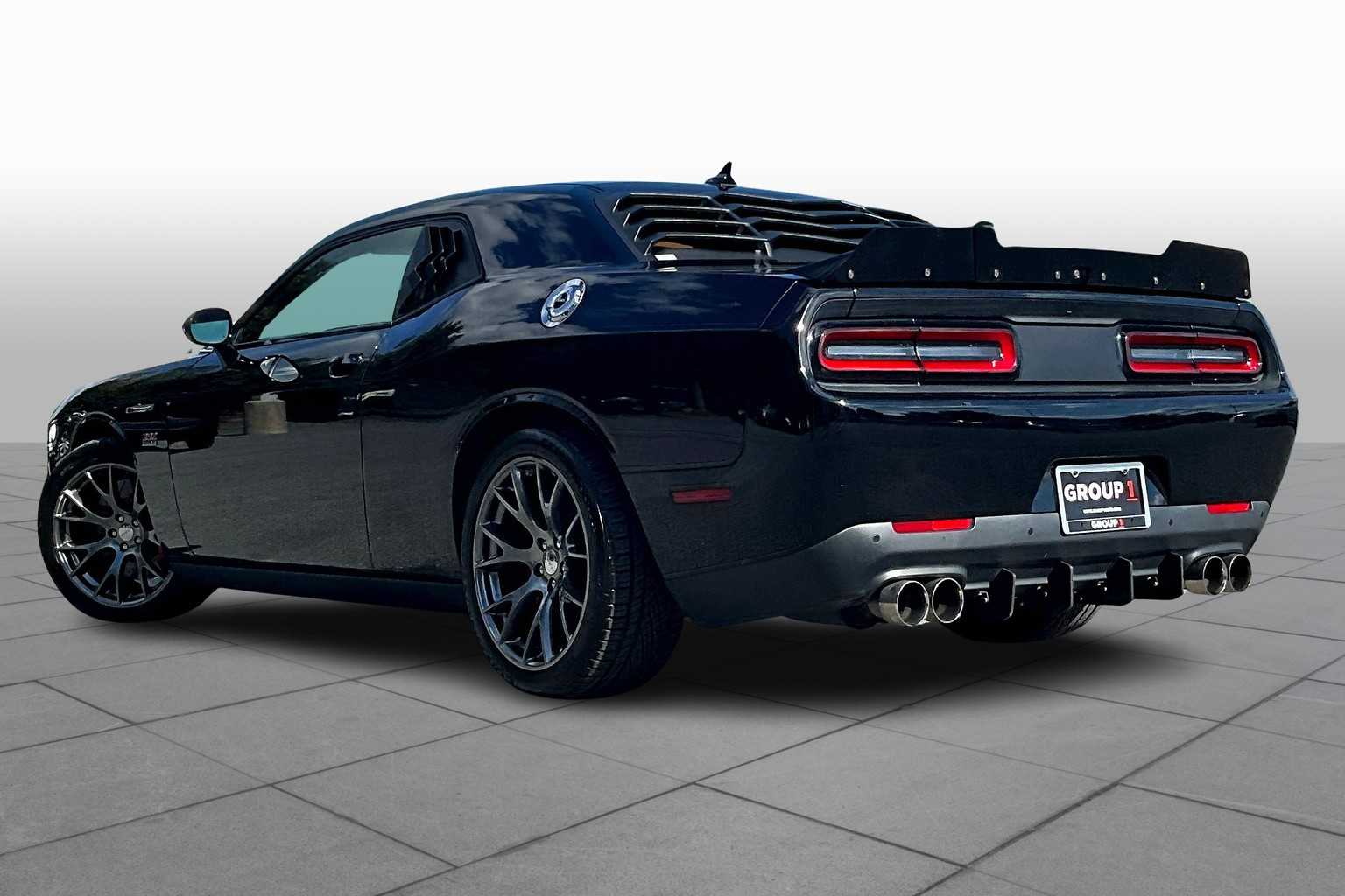 2016 Dodge Challenger SRT8 392 photo 11
