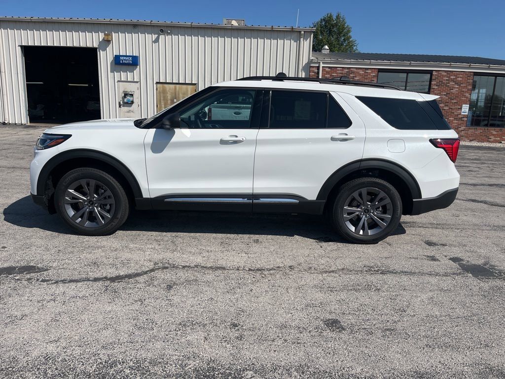 2025 Ford Explorer photo 6