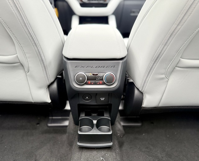 2025 Ford Explorer Platinum photo 28
