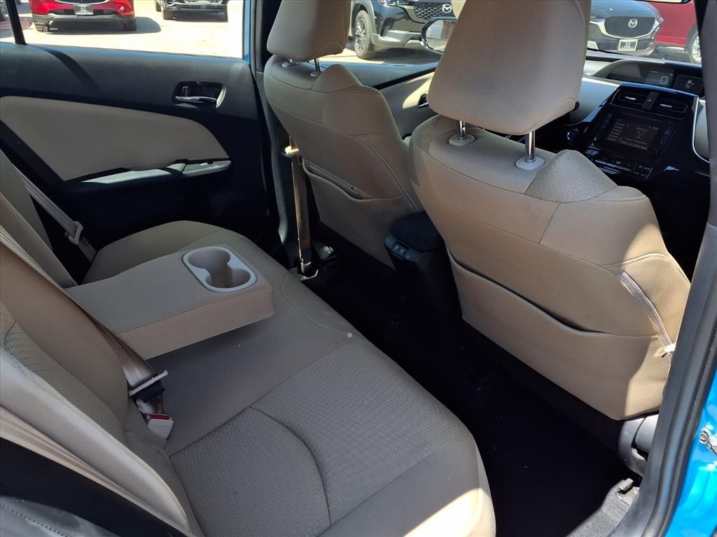 2019 Toyota Prius LE photo 18