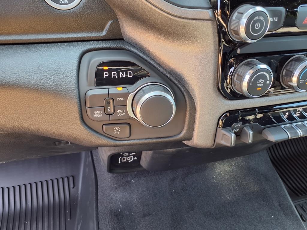 2025 Ram 1500 Tradesman photo 12
