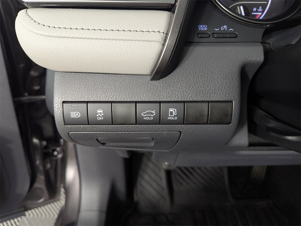 2022 Toyota Camry SE photo 17