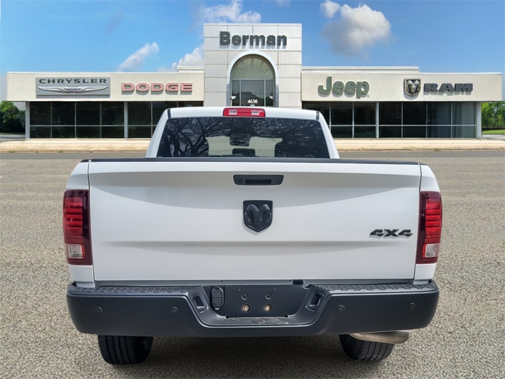 2022 Ram 1500 Classic Warlock photo 3