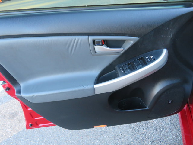 2015 Toyota Prius Four photo 18