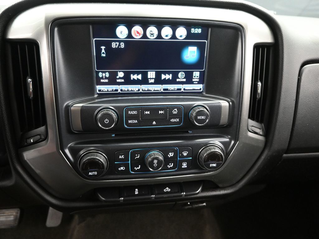 2018 Chevrolet Silverado 1500 LT photo 13