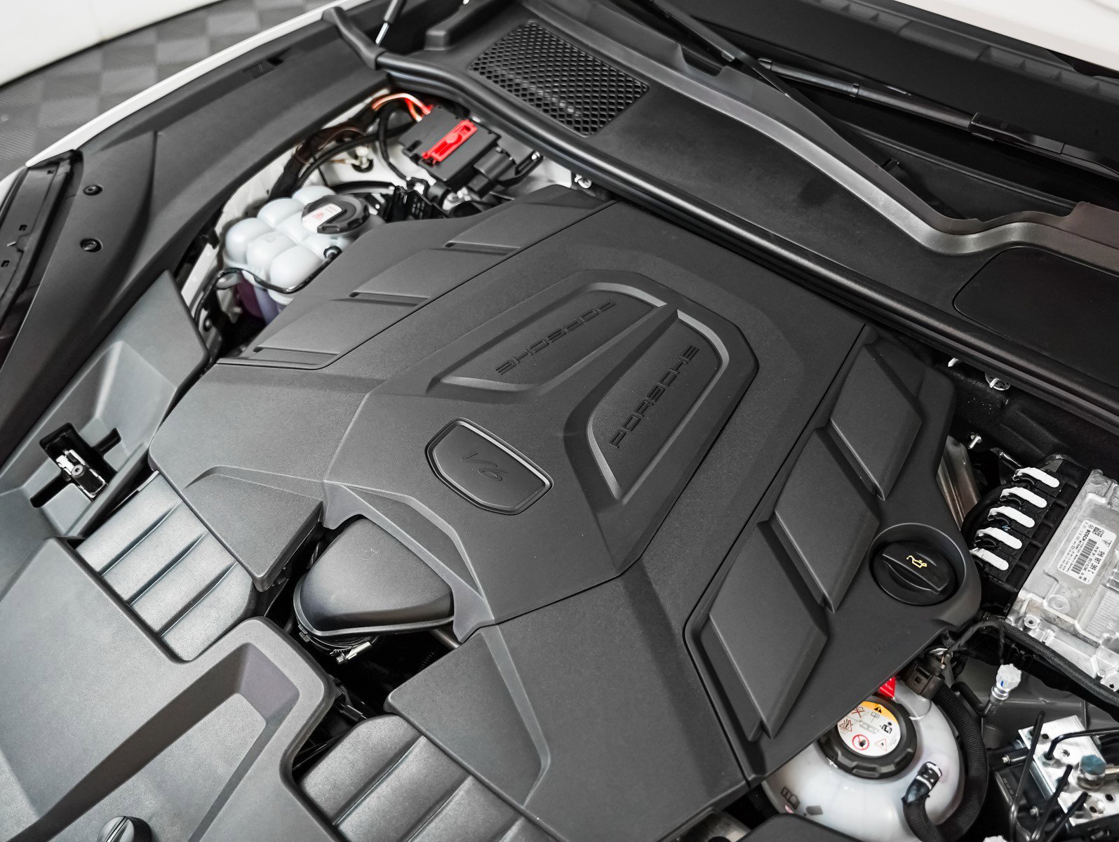 2025 Porsche Cayenne E-Hybrid Coupe photo 12