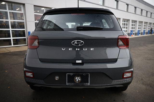 2025 Hyundai Venue Limited photo 3