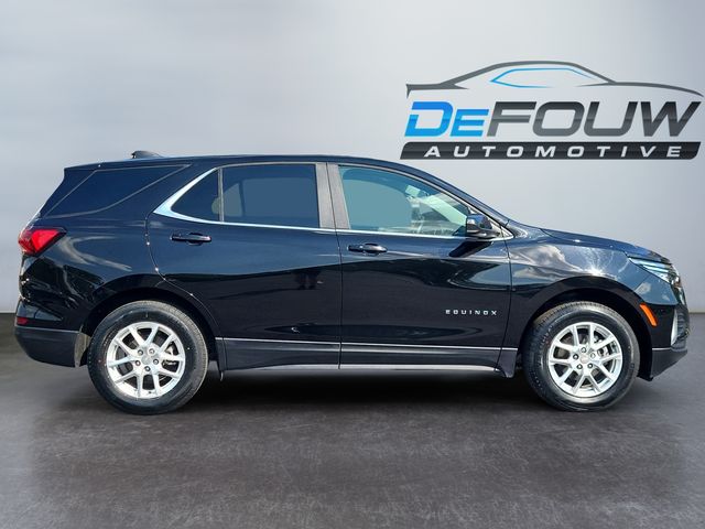 2024 Chevrolet Equinox LT photo 2