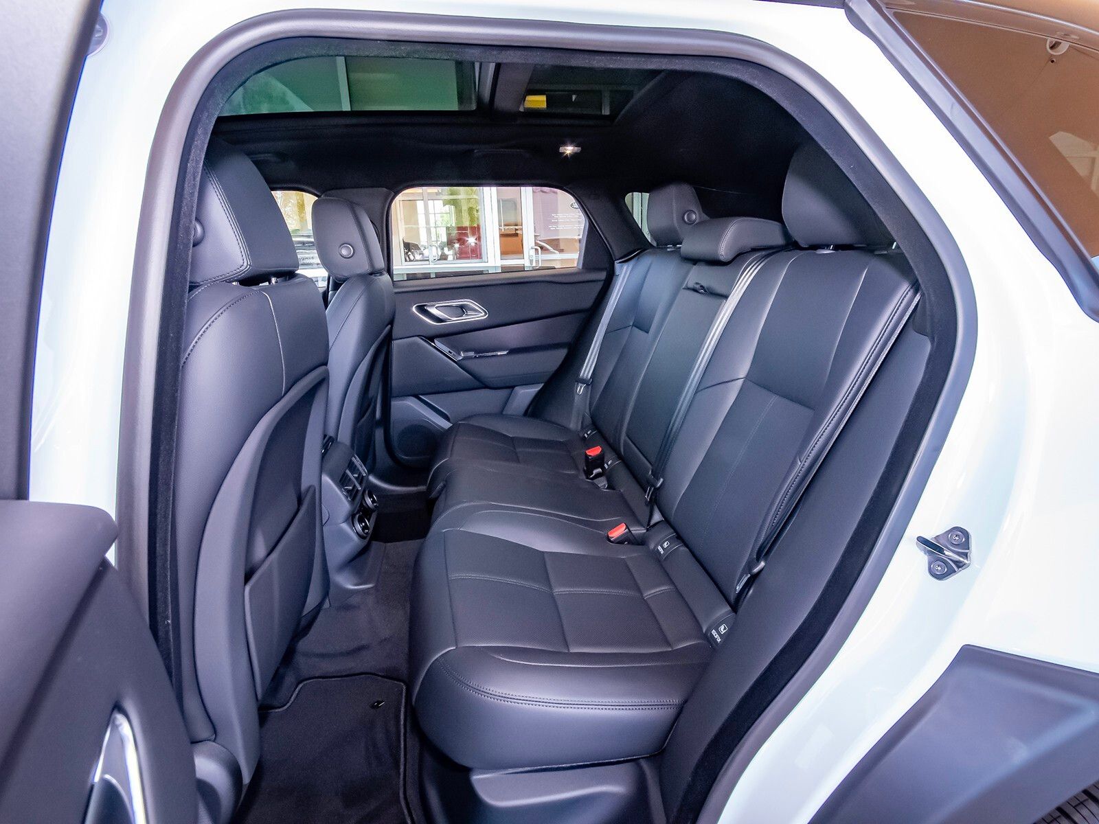 2026 Land Rover Range Rover Velar SE photo 40