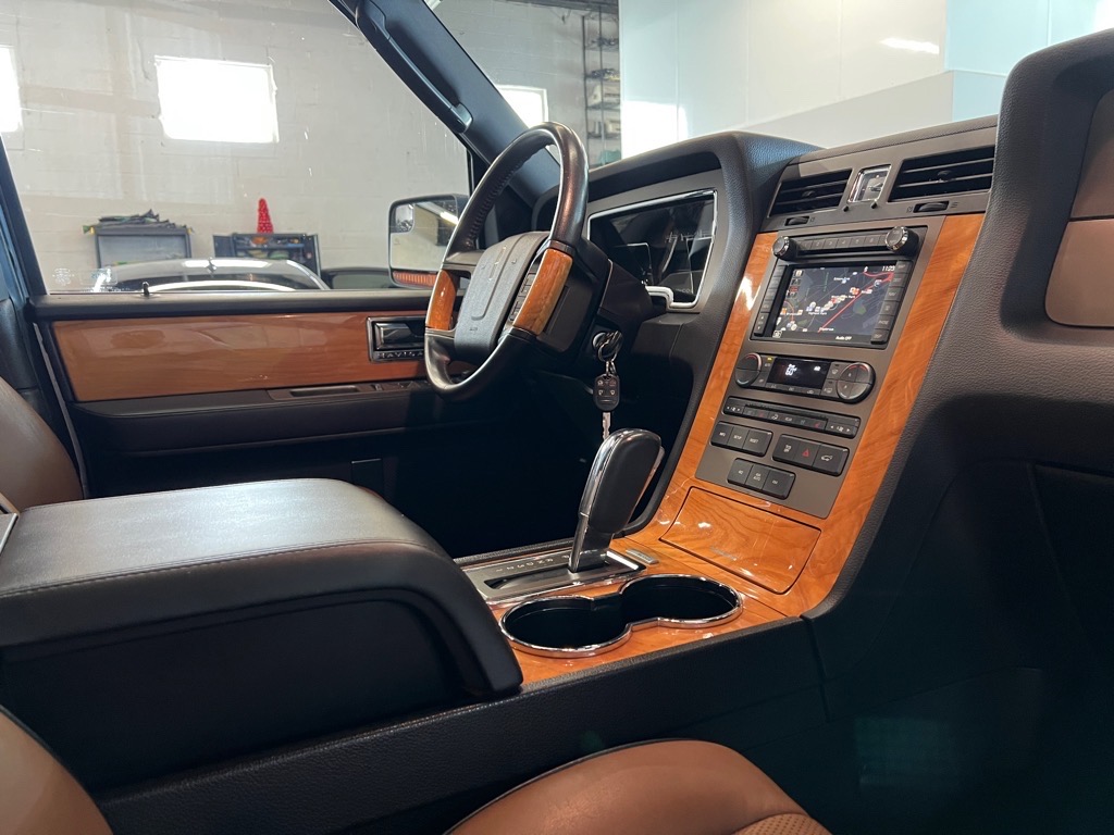 2014 Lincoln Navigator Base photo 26