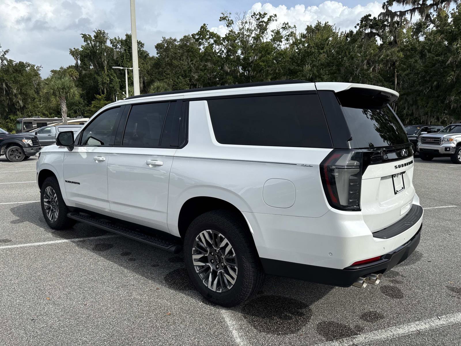 2025 Chevrolet Suburban Z71 photo 4