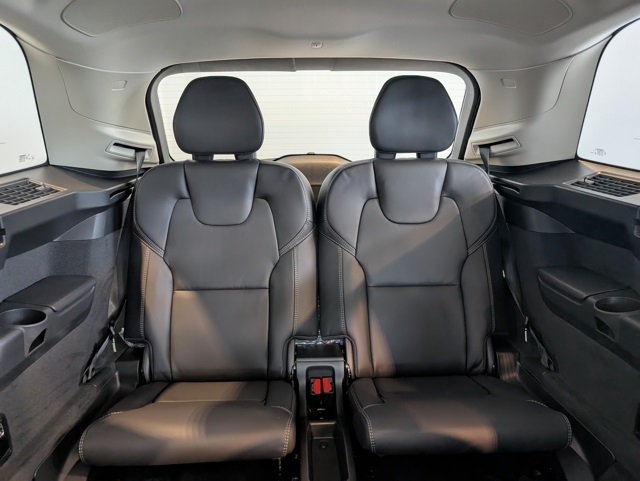 2026 Volvo XC90 Plus photo 26