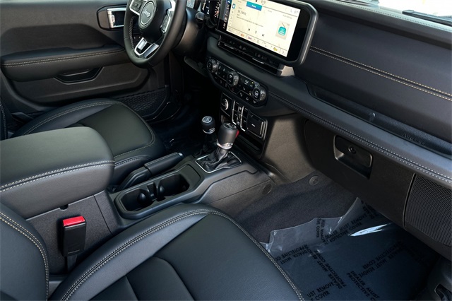 2025 Jeep Wrangler Sahara photo 15