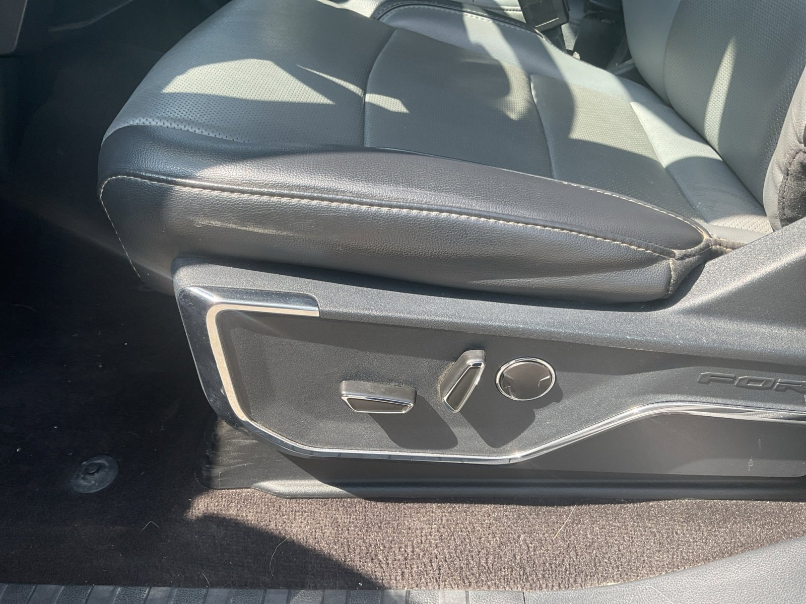 2021 Ford F-150 Lariat photo 25
