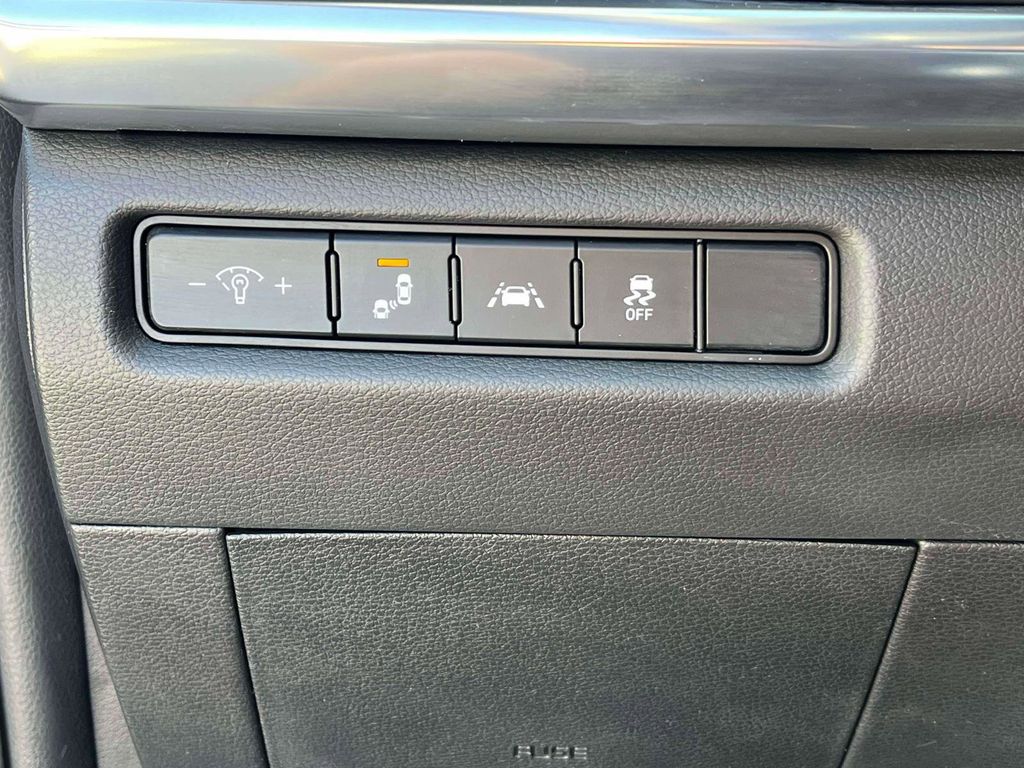 2022 Kia Telluride LX photo 16