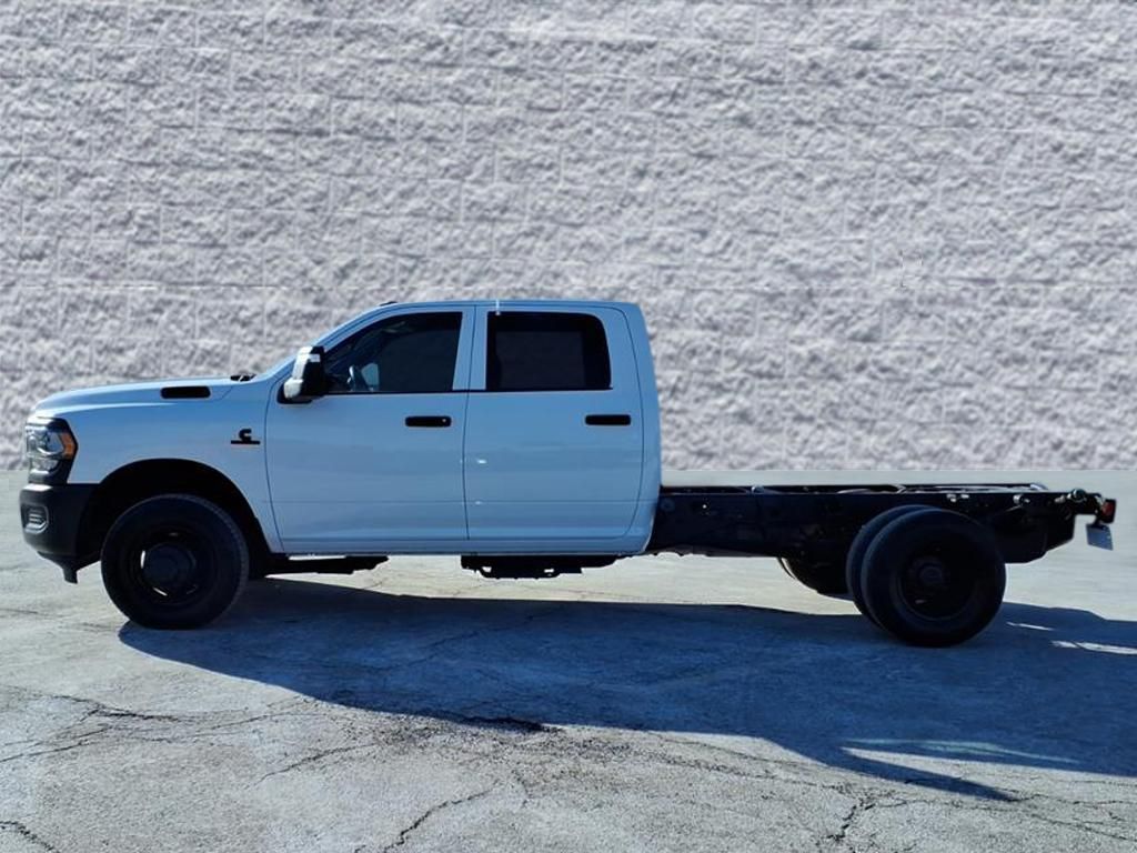 2023 RAM 3500 - Image 4