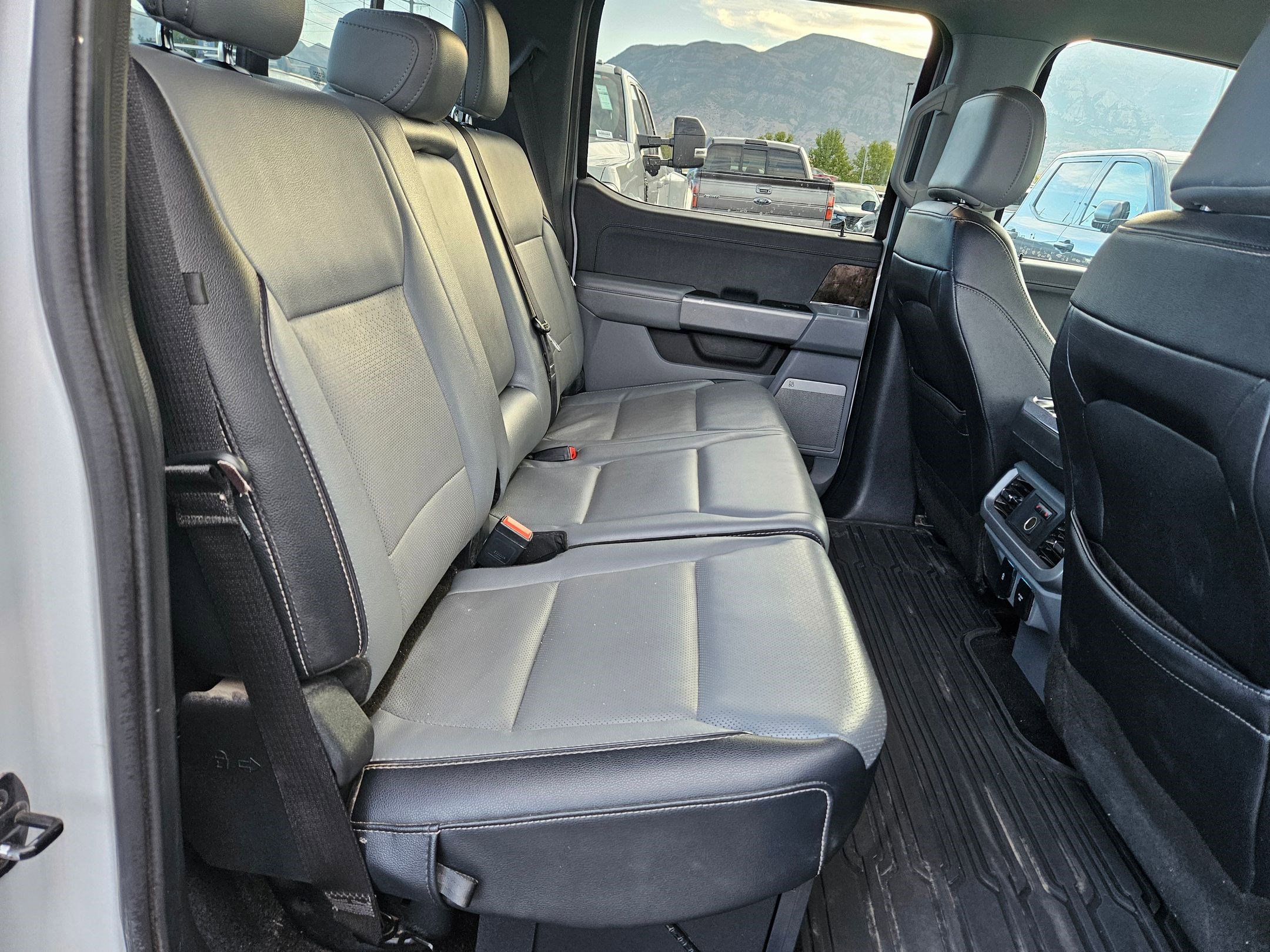 2022 Ford F-150 Lariat photo 29