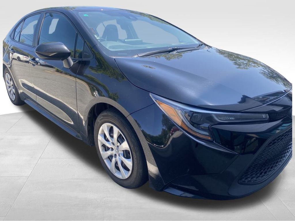 2022 Toyota Corolla LE photo 3