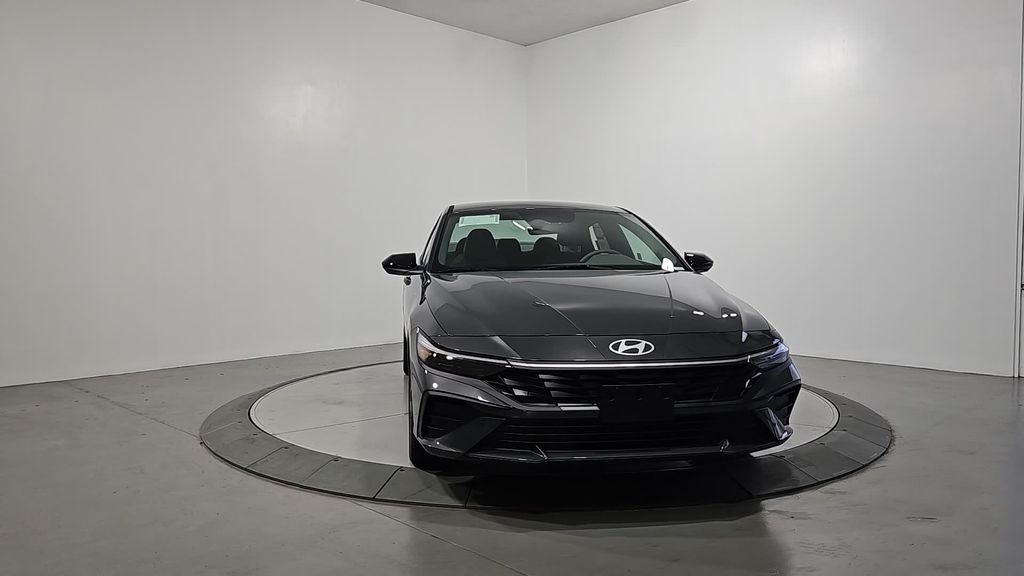 2025 Hyundai Elantra SEL Sport photo 8