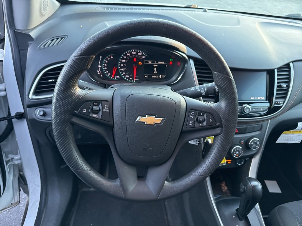 2022 Chevrolet Trax LS photo 2