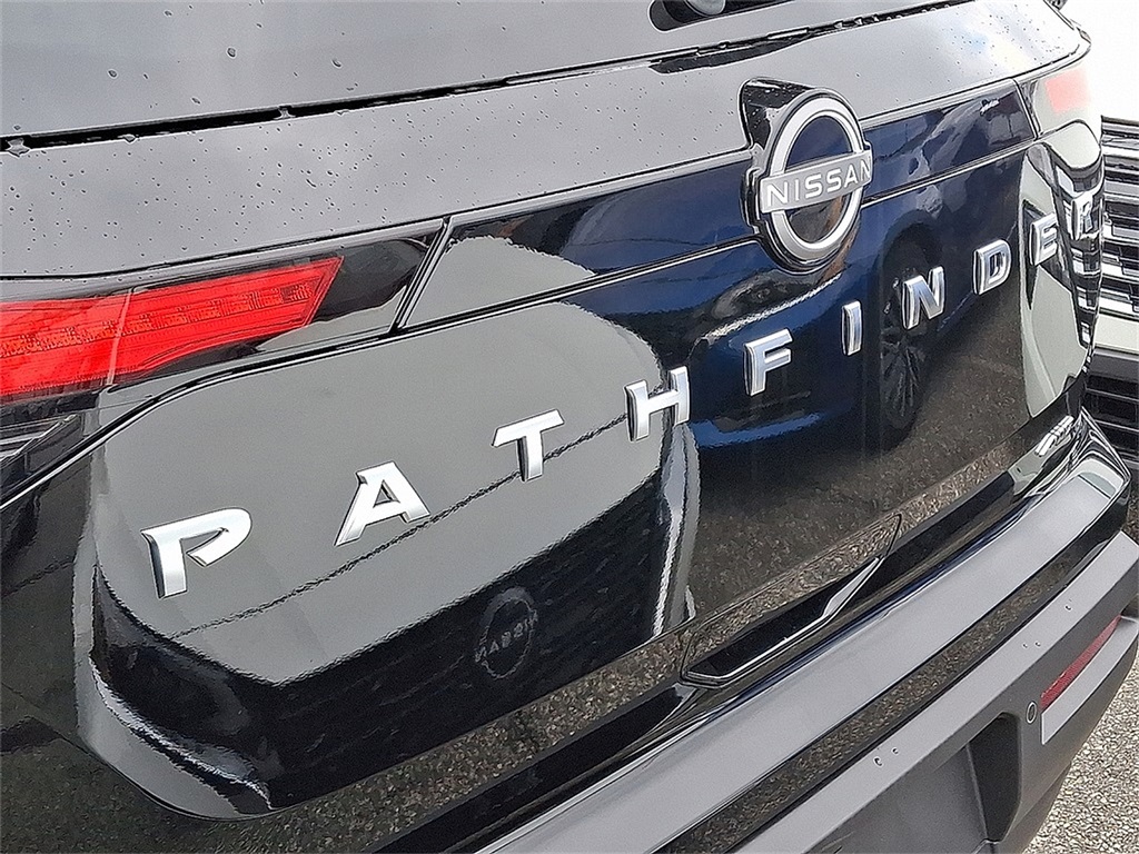2025 Nissan Pathfinder SV photo 6