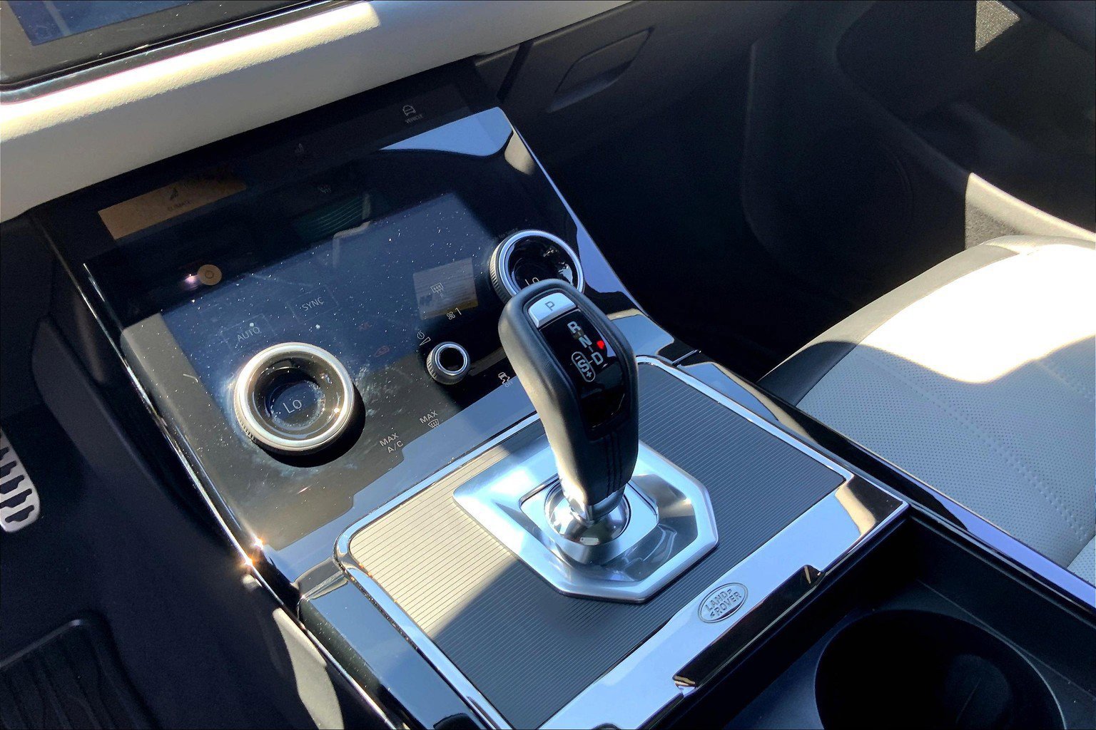 2023 Land Rover Range Rover Evoque R-Dynamic SE photo 17