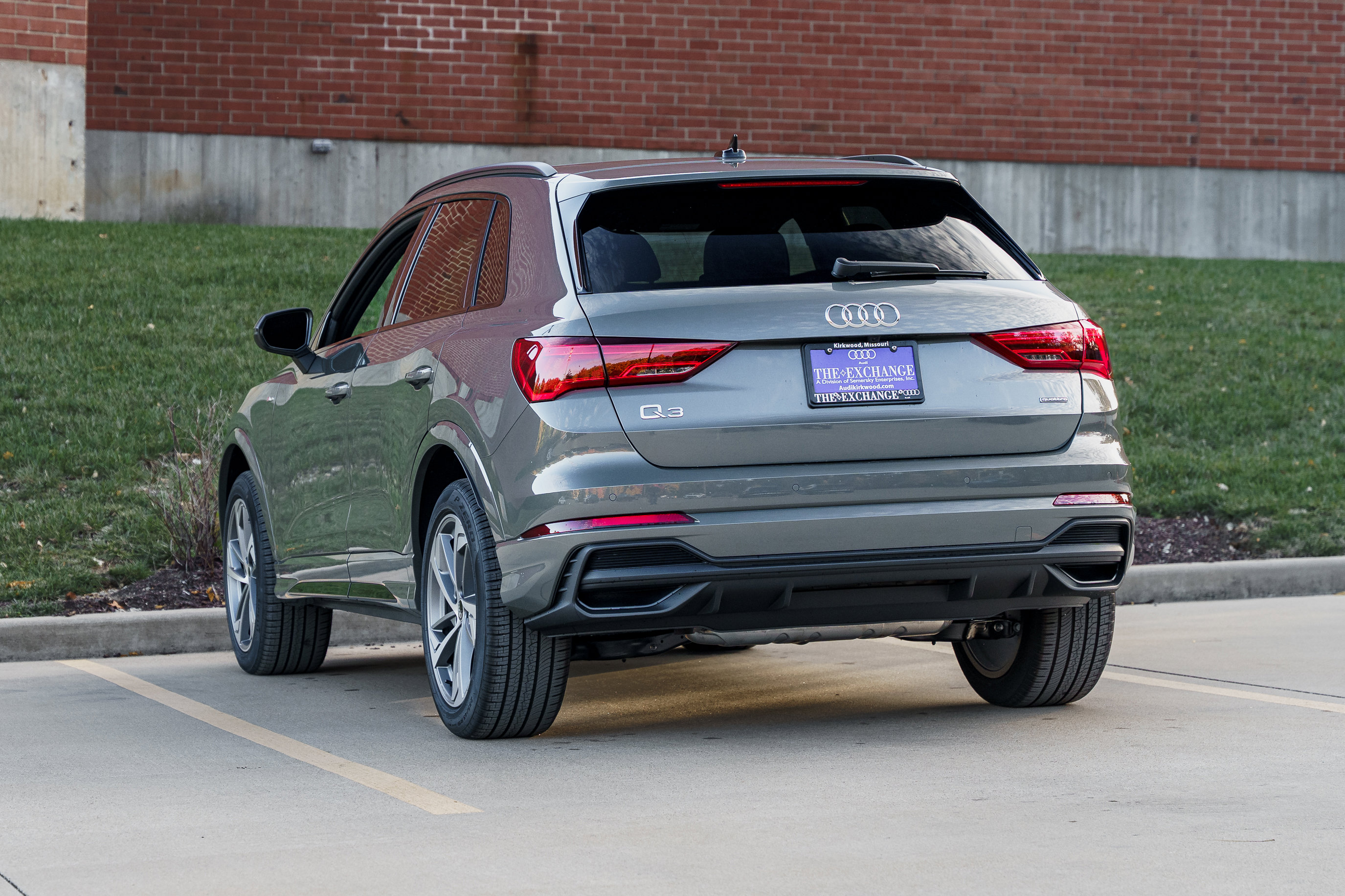 2025 Audi Q3 S line Premium photo 3