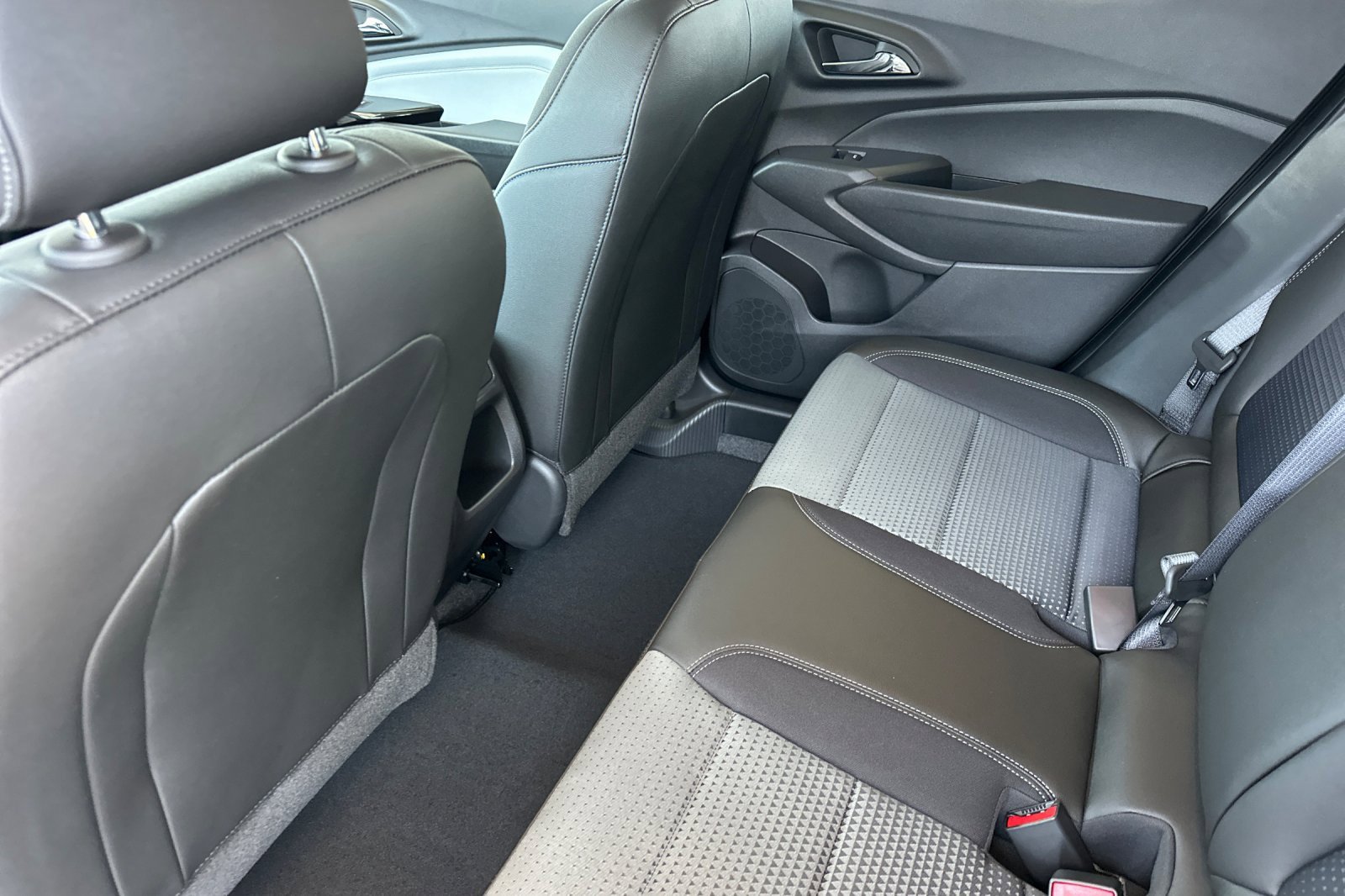 2025 Chevrolet Trax LT photo 12