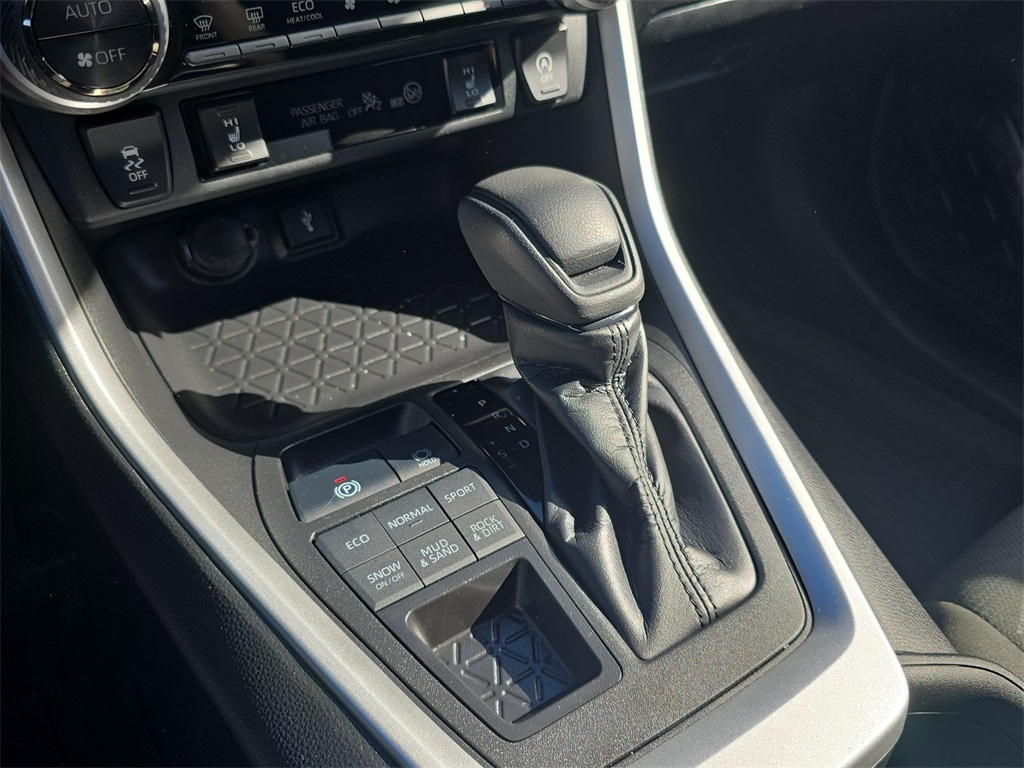 2022 Toyota RAV4 XLE photo 29