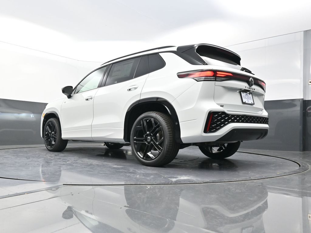 2025 Volkswagen Tiguan SE R-Line Black photo 20