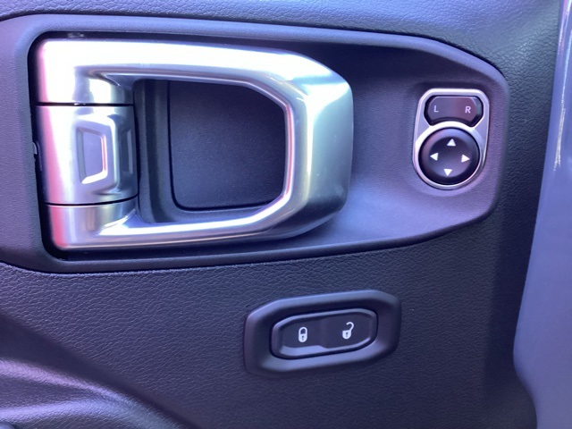 2025 Jeep Wrangler Rubicon photo 2