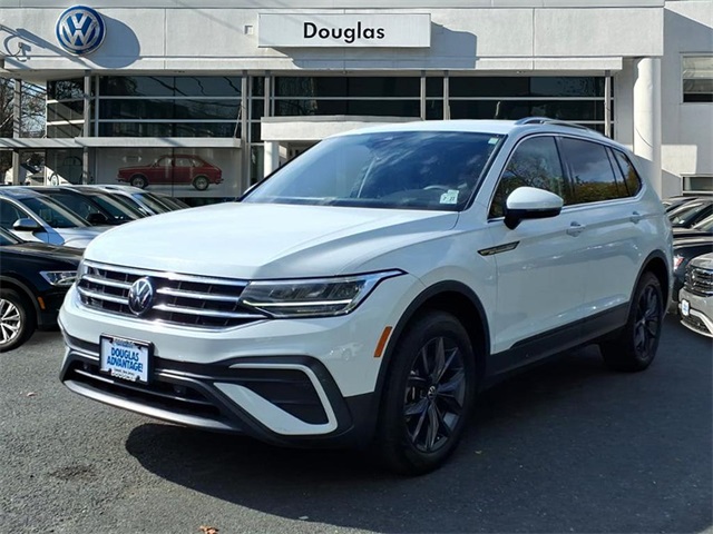 2022 Volkswagen Tiguan SE's photo