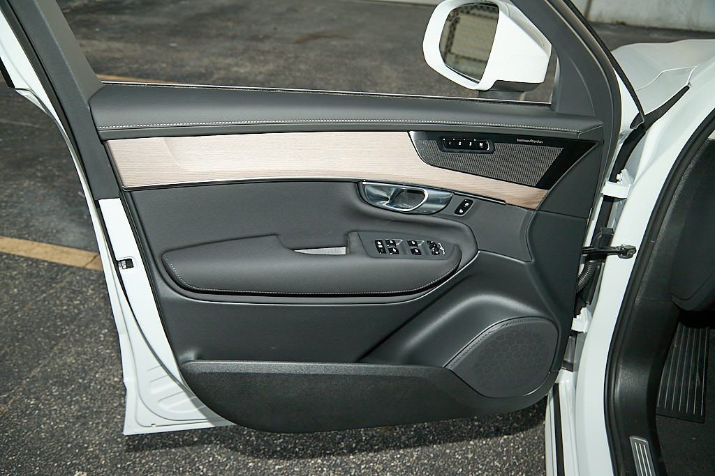 2026 VOLVO XC90 - Image 9