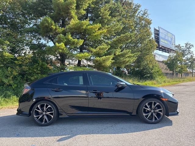 2018 Honda Civic Hatchback Sport Touring photo 4