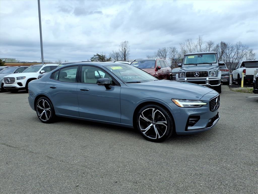 2023 Volvo S60 Plus's photo