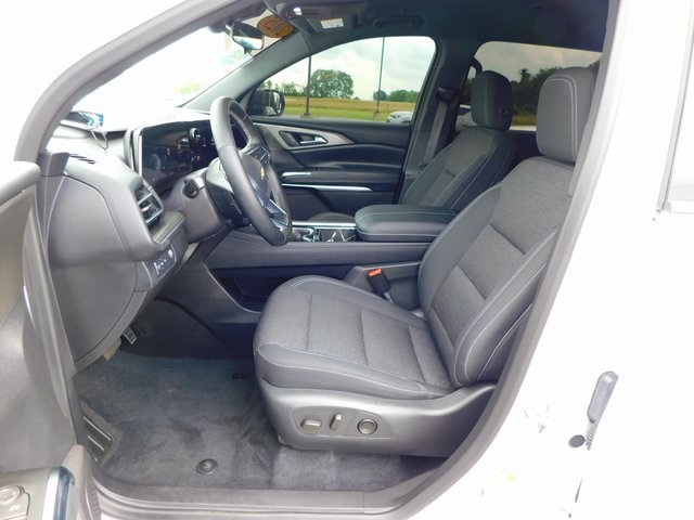 2025 Chevrolet Traverse photo 12