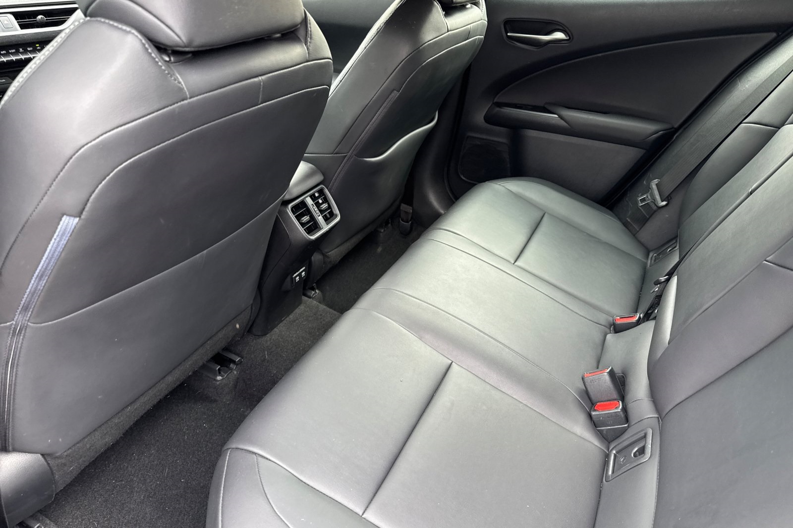 2019 Lexus UX 250h photo 4