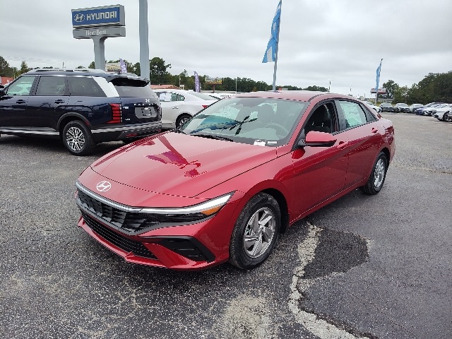 2025 Hyundai Elantra SE photo 3