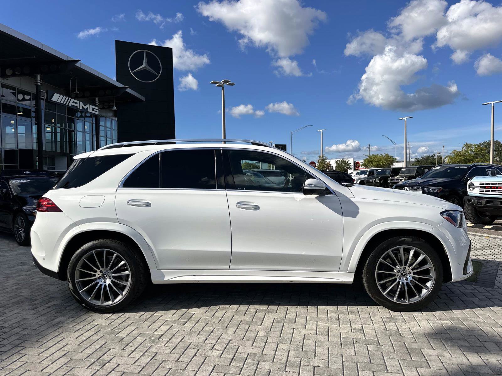 2024 Mercedes Benz GLE 450e photo 3