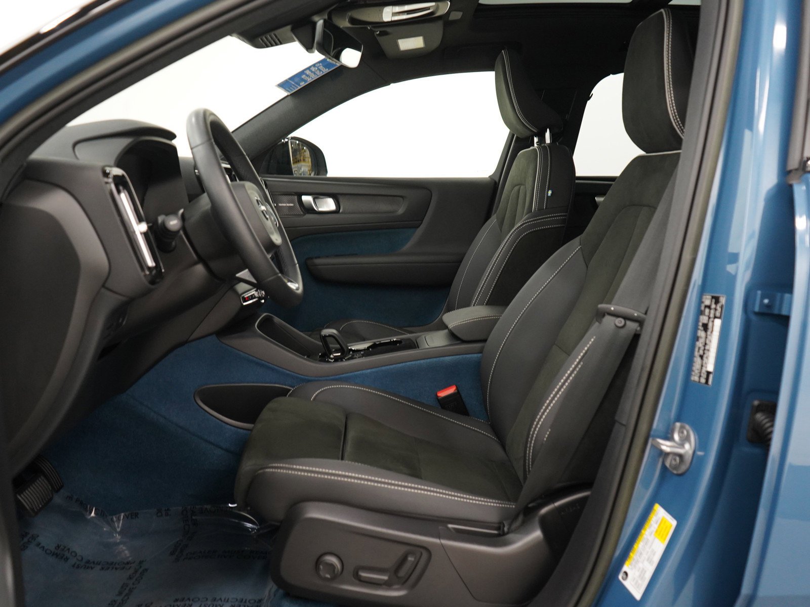 2023 Volvo XC40 Recharge Ultimate AWD photo 19