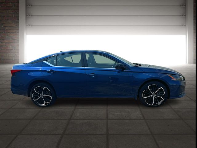 2024 Nissan Altima 2.5 SR photo 4