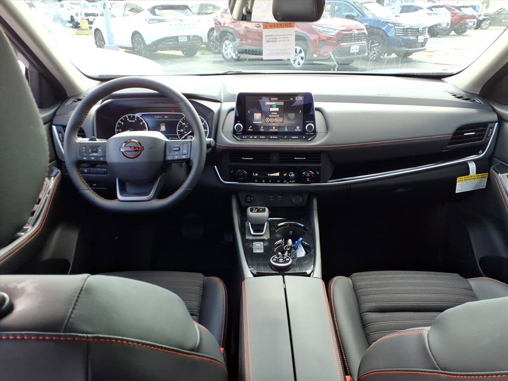 2026 Nissan Rogue SV photo 4
