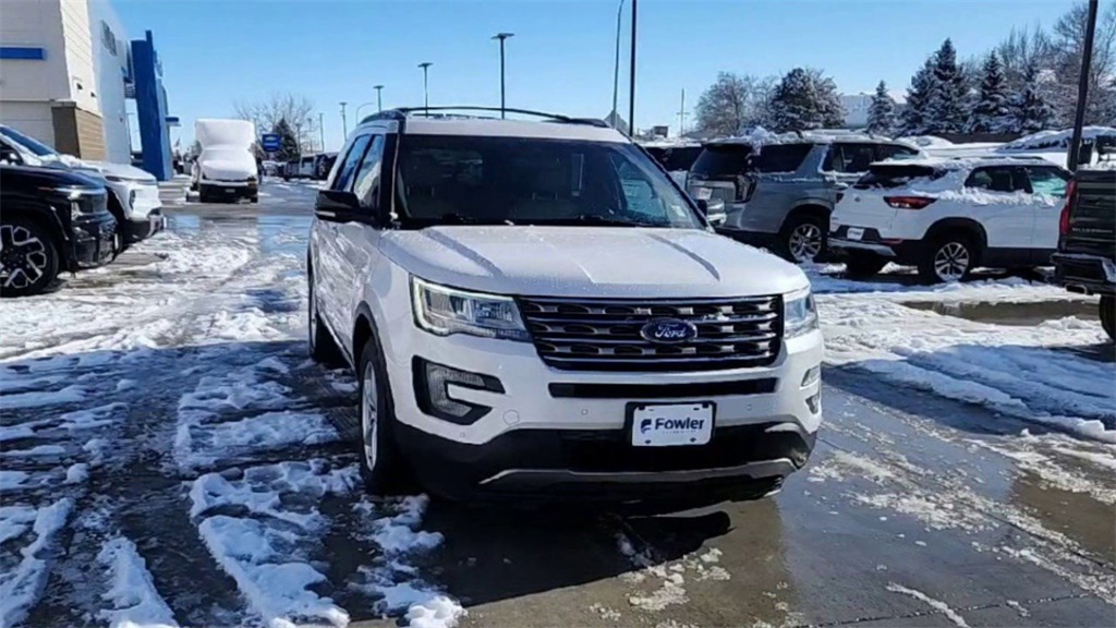 2017 Ford Explorer XLT photo 4
